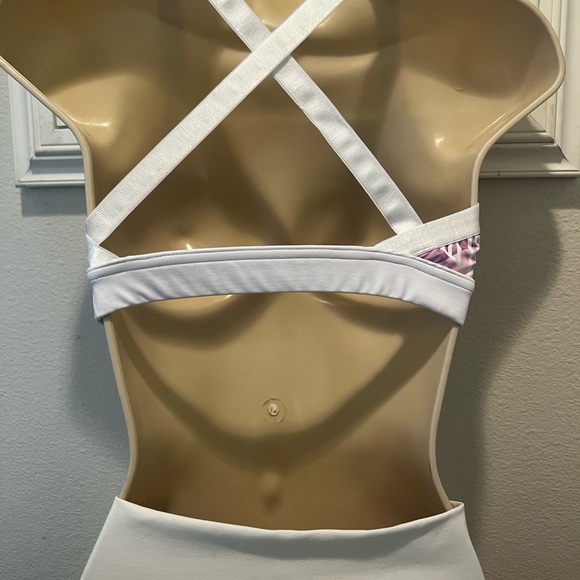 Hera x Hero Women's Seamless C Back workout Sports Bra in Pink, Black Wholesale - Picture 8 of 11